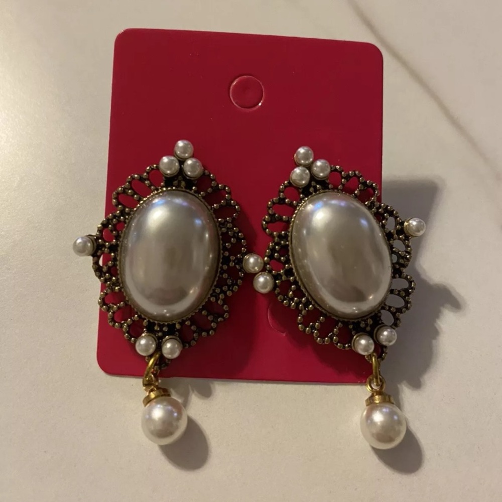 Womens vintage looking faux pearl earrings